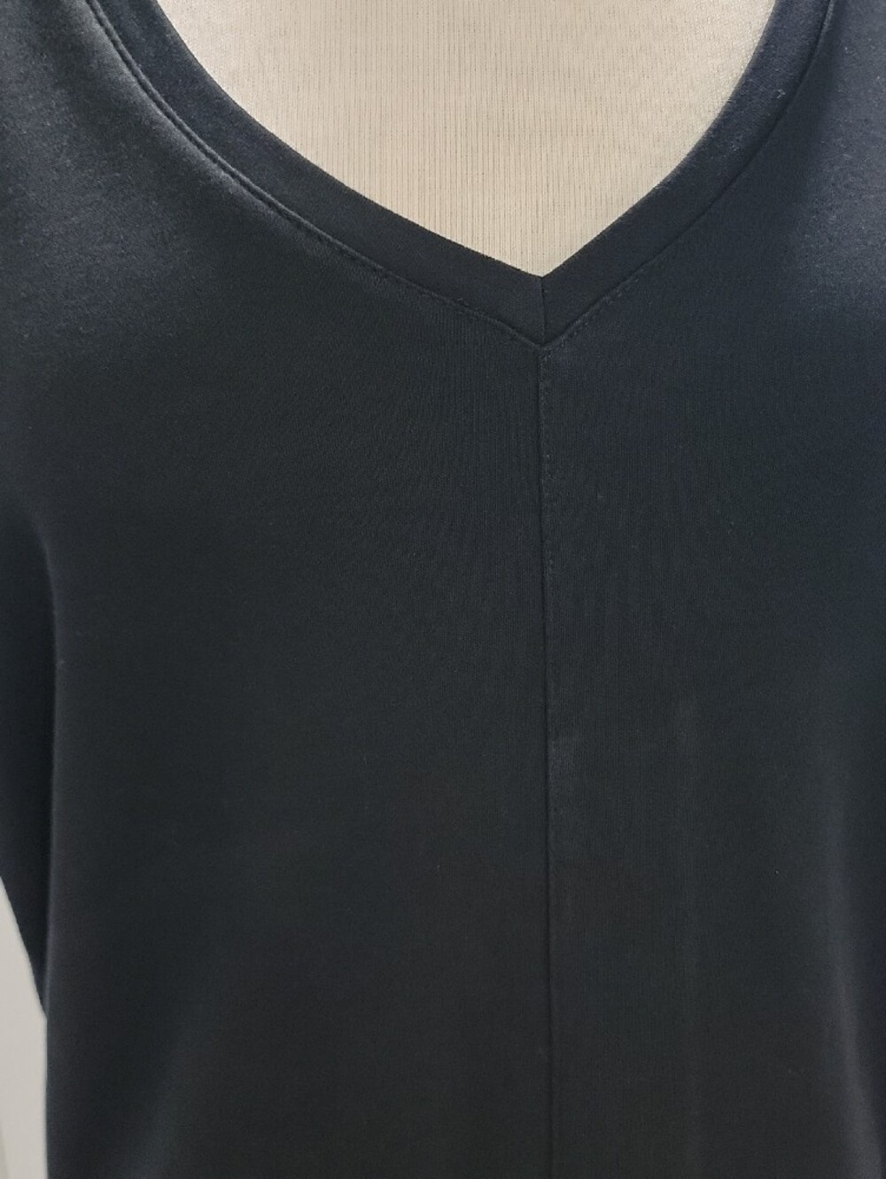 Isaac Mizrahi Black V-Neck Midi Dress - Picture 3 of 7